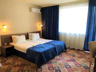 Отель Hotel La Roka Стара-Загора Двухместный номер Делюкс с 1 кроватью или 2 отдельными кроватями-1